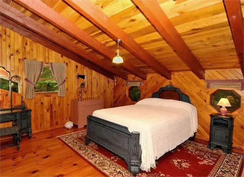Loft Bedroom - Queen Bed - View 1